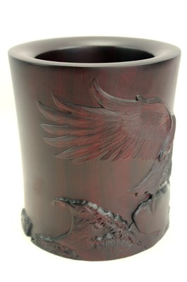 精品雕刻雄鷹筆筒 廠家直銷，商務辦公首選